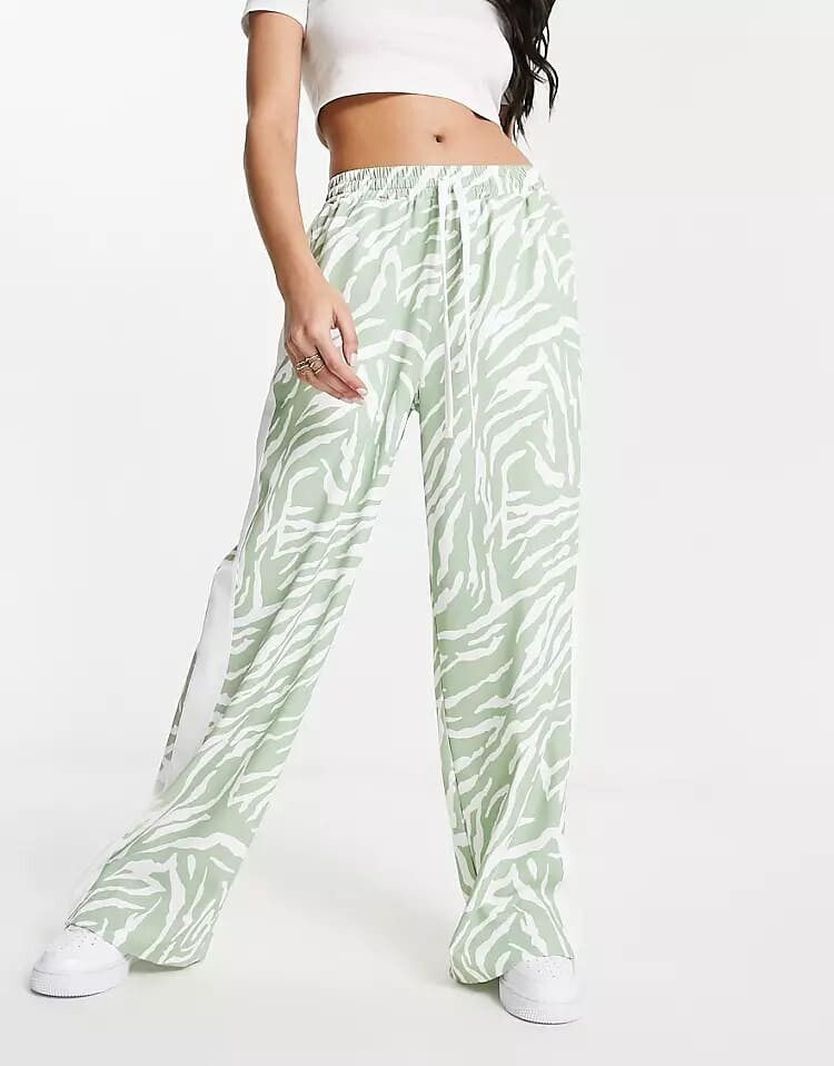 Брюки ASOS DESIGN With Contrast Panel In Animal Print, светло-зеленый/белый
Брюки ASOS DESIGN With Contrast Panel In Animal Print, светло-зеленый/белый