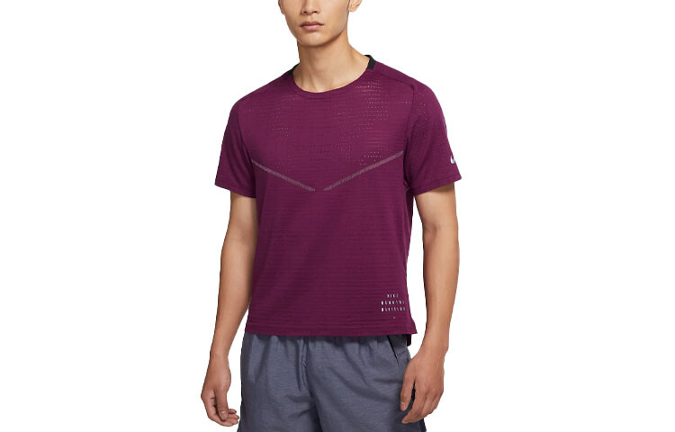 Мужская футболка Nike, цвет Burgundy
Мужская футболка Nike, цвет Burgundy