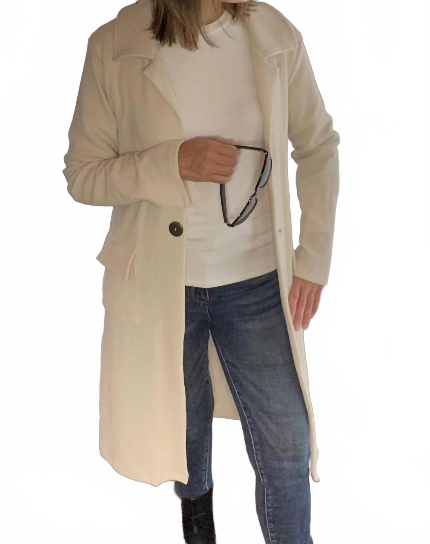 Кремовое длинное пальто с воротником Ariella
Кремовое длинное пальто с воротником Ariella