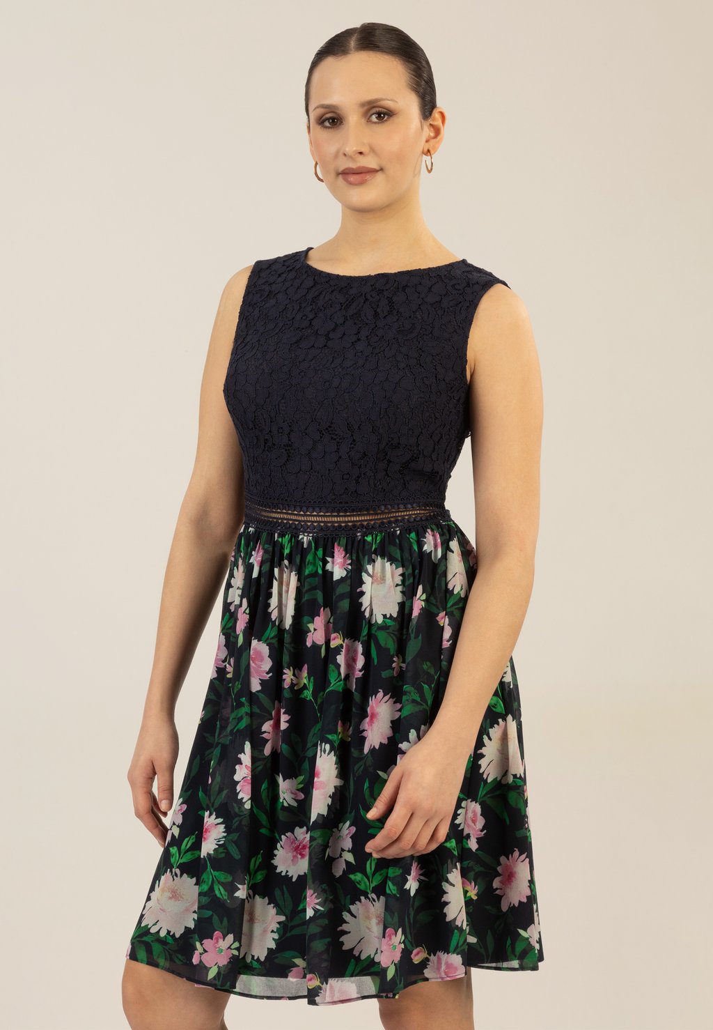 Коктейльное/вечернее платье Apart, темно-синий
Коктейльное/вечернее платье Apart, темно-синий