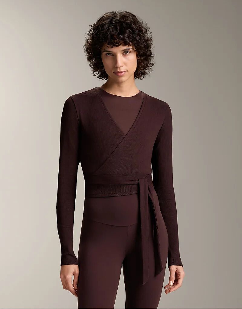 Коричневый топ-халат OYSHO из плотного хлопкового микса в рубчик с завязками
Коричневый топ-халат OYSHO из плотного хлопкового микса в рубчик с завязками