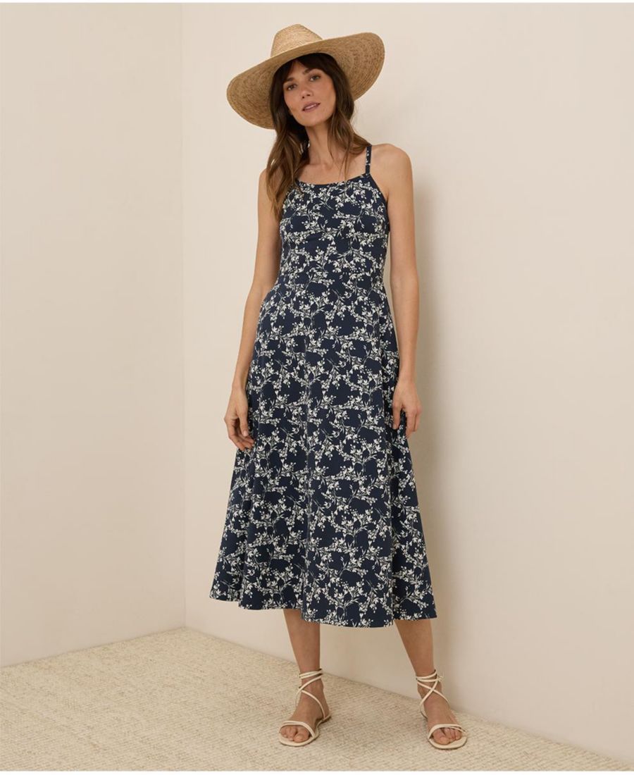 Женское миди-платье приталенного силуэта с расклешенной юбкой Pact, Bouquet blooms midnight blue
Женское миди-платье приталенного силуэта с расклешенной юбкой Pact, Bouquet blooms midnight blue