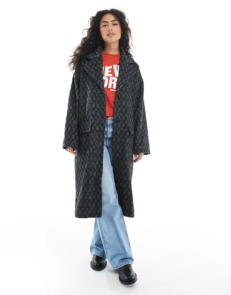 Длинное пальто Wednesday's Girl с узором «ёлочка» серого цвета
Длинное пальто Wednesday's Girl с узором «ёлочка» серого цвета