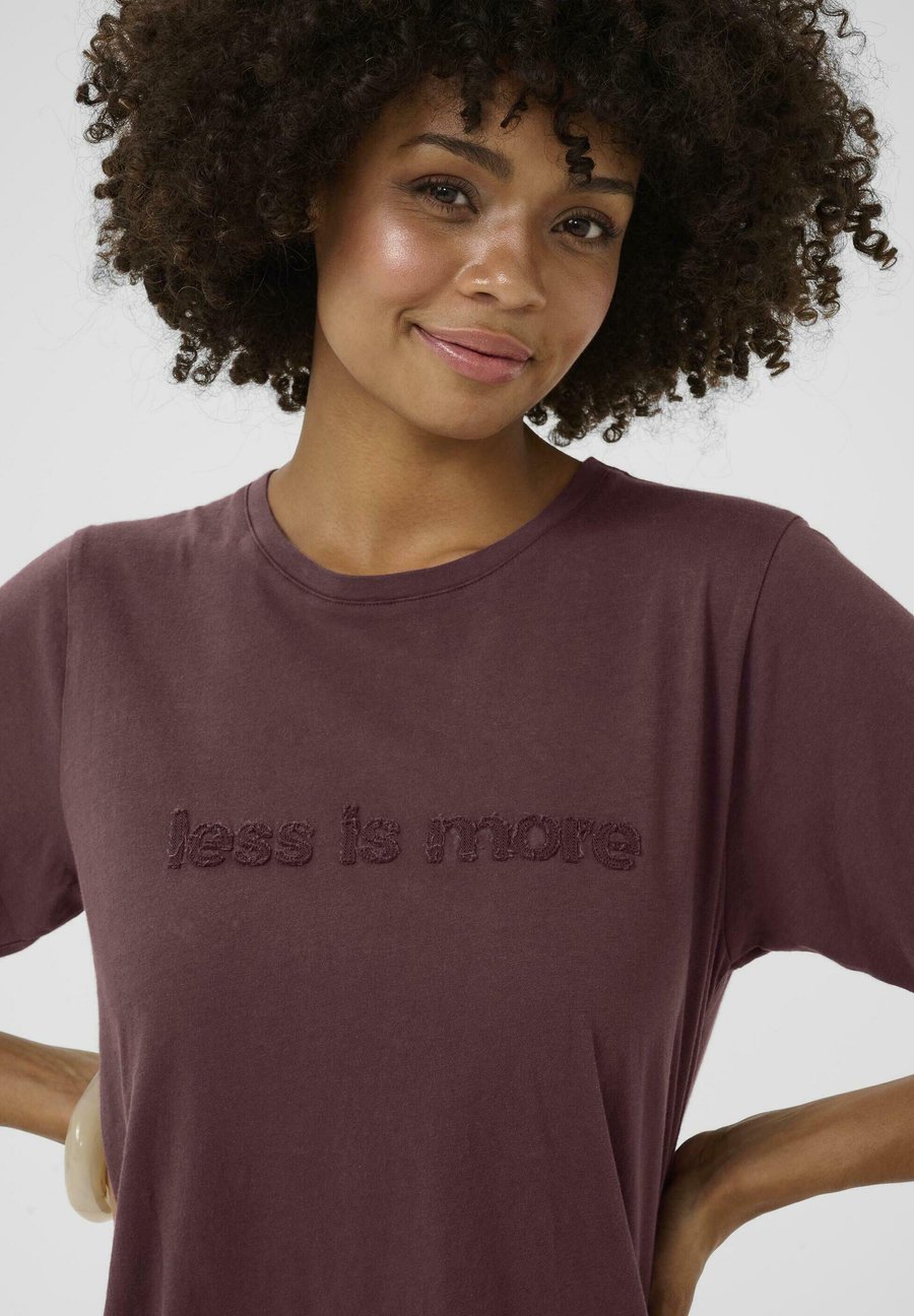 Футболка Culture NOGA AMORA, Decadent Chocolate/Dark Brown
Футболка Culture NOGA AMORA, Decadent Chocolate/Dark Brown