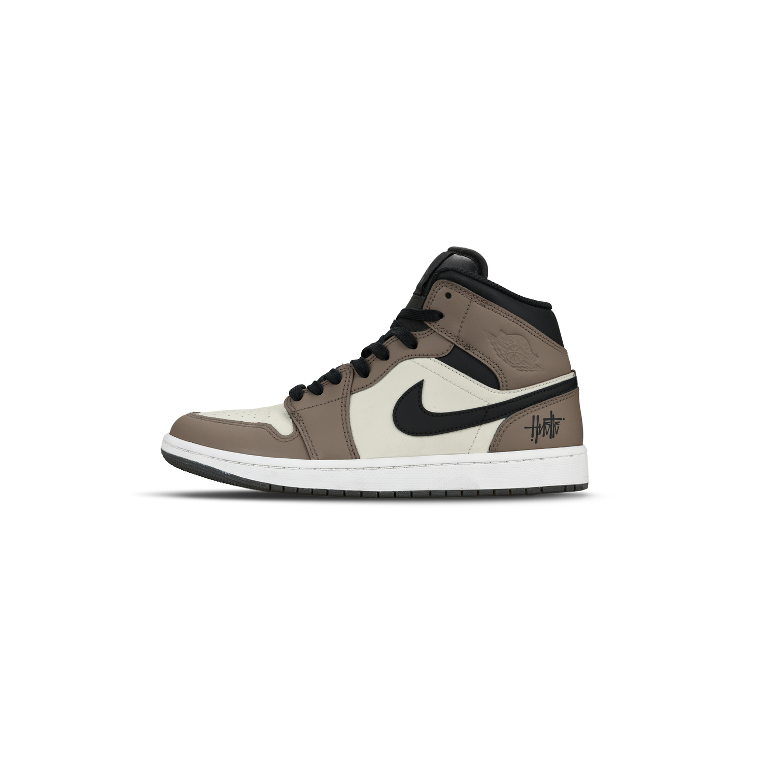 Jordan Air 1 Abrasion Resistant Mid top Vintage Basketball Shoes Unisex Бежевый Черный Бежевый
Jordan Air 1 Abrasion Resistant Mid top Vintage Basketball Shoes Unisex Бежевый Черный Бежевый