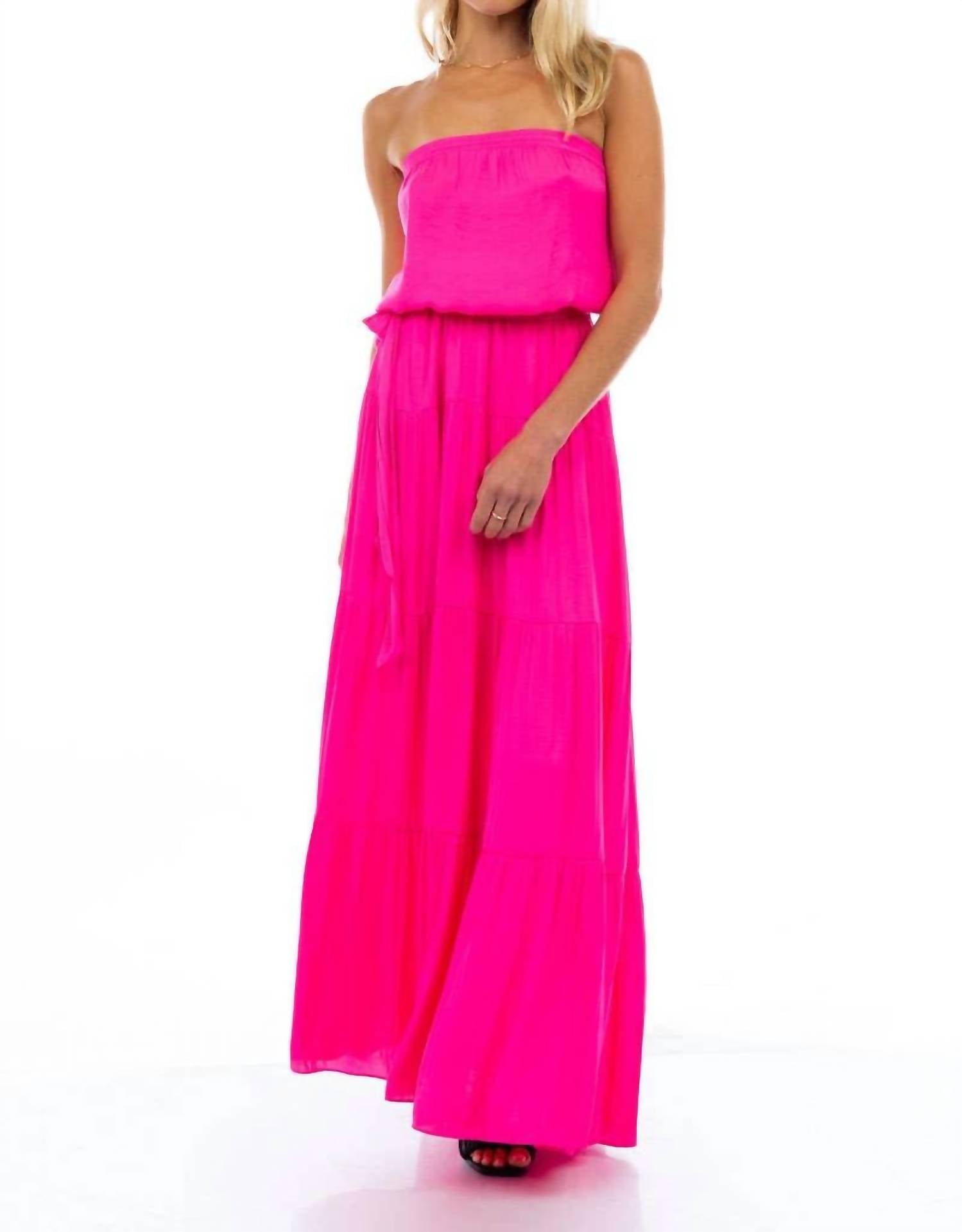 Платье-труба макси с ярусами, ярко-розового цвета Naked Zebra, розовый
Платье-труба макси с ярусами, ярко-розового цвета Naked Zebra, розовый