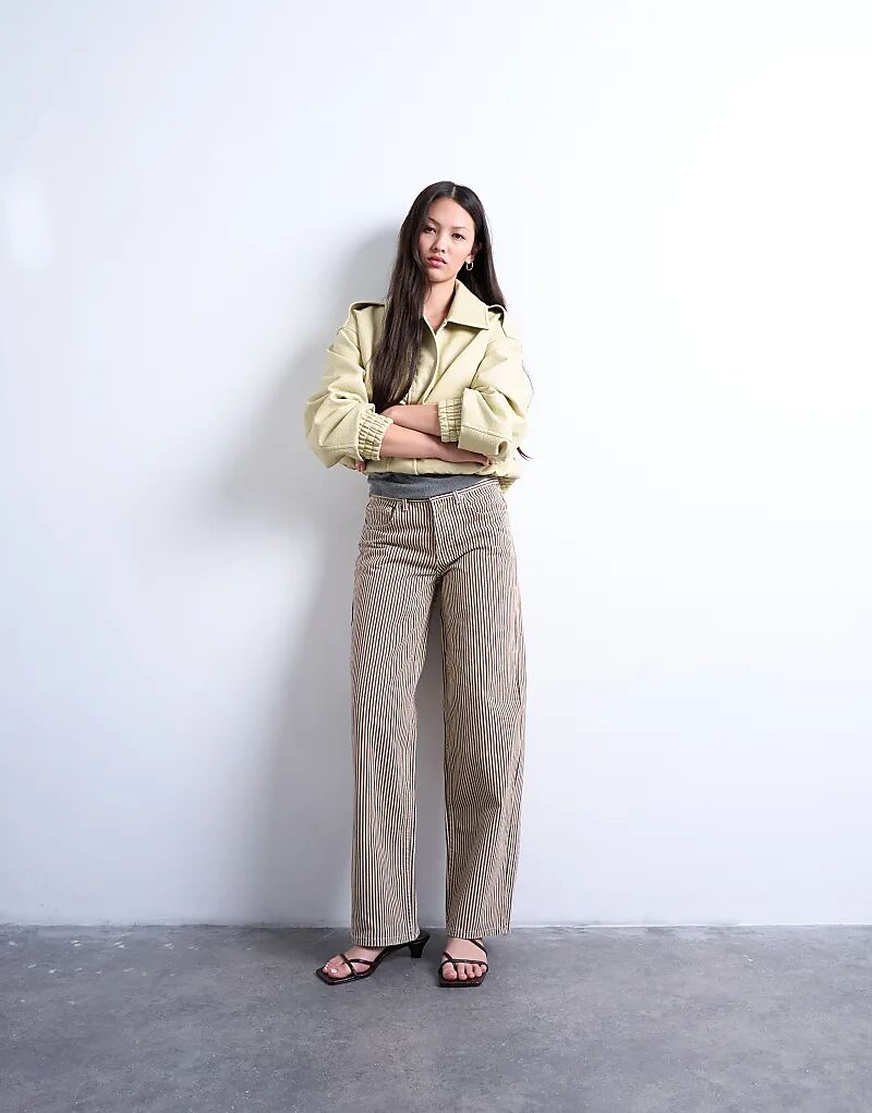 Брюки Topshop с полосками и защипами коричневого цвета
Брюки Topshop с полосками и защипами коричневого цвета