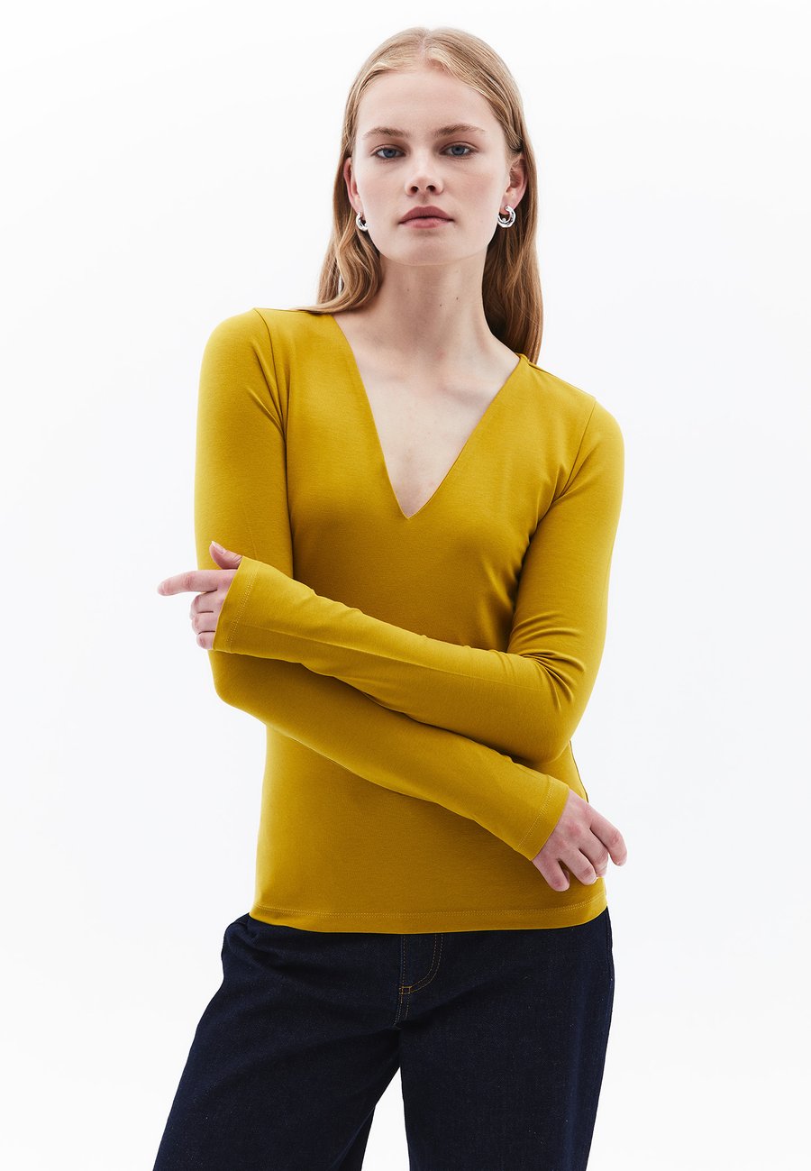 Топ OXXO MIT FIGURUMSPIELEND LOOK, Olive Oil/Dark Yellow
Топ OXXO MIT FIGURUMSPIELEND LOOK, Olive Oil/Dark Yellow