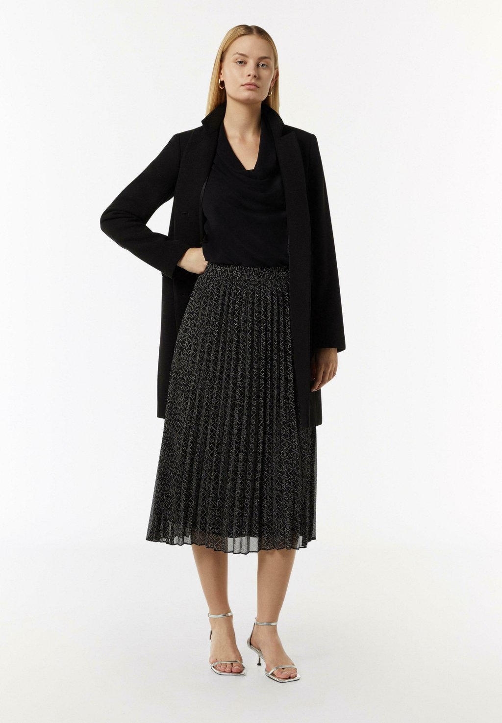 Топ comma, черный
Топ comma, черный