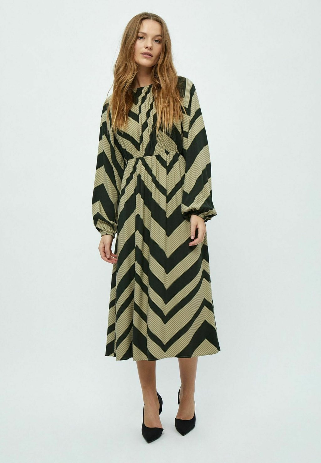 Повседневное платье JALIA BALLOON LONG SLEEVE Minus, зеленый
Повседневное платье JALIA BALLOON LONG SLEEVE Minus, зеленый