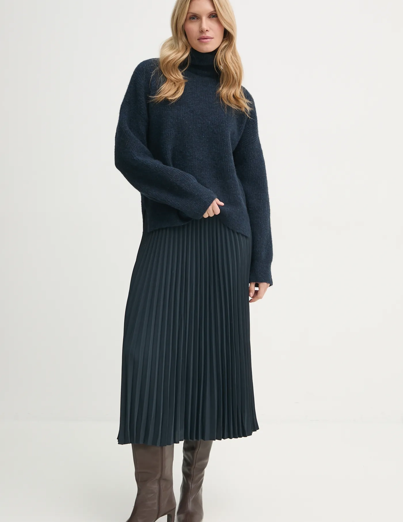 Свитер Gestuz, темно-синий
Свитер Gestuz, темно-синий