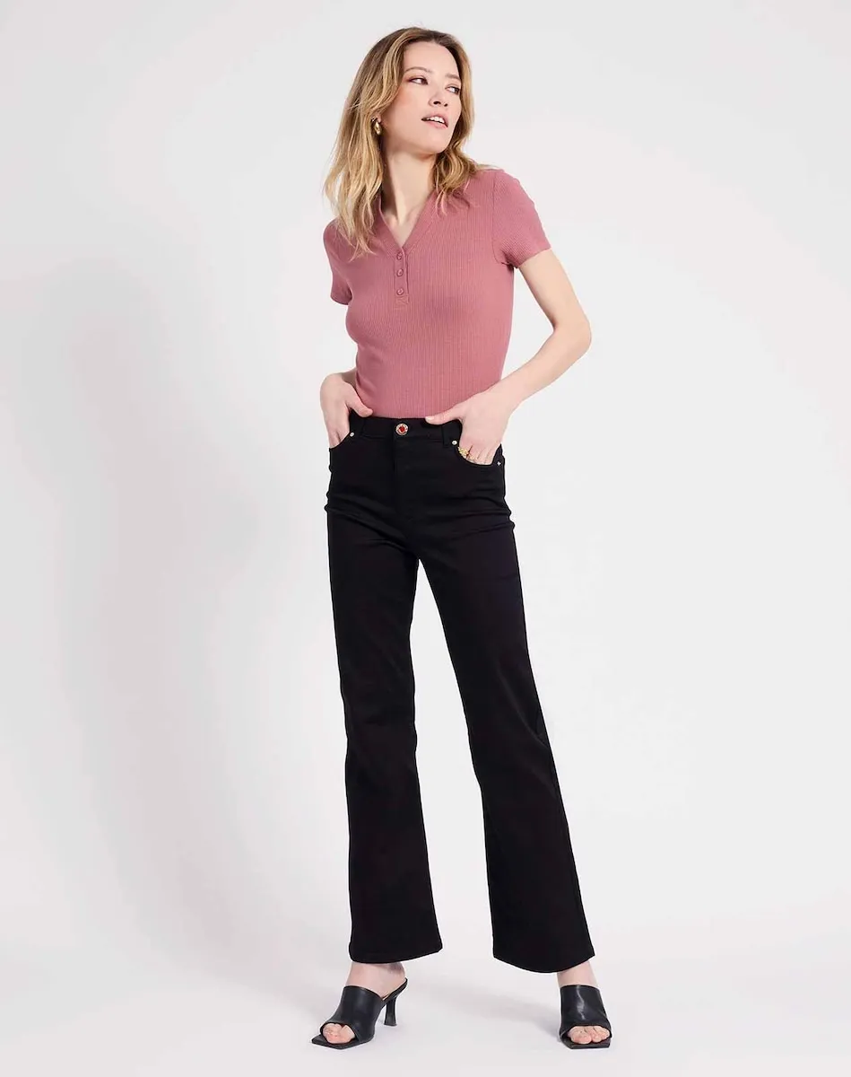 Женские брюки-клеш с пятью карманами и средней посадкой Naf Naf, черный
Женские брюки-клеш с пятью карманами и средней посадкой Naf Naf, черный