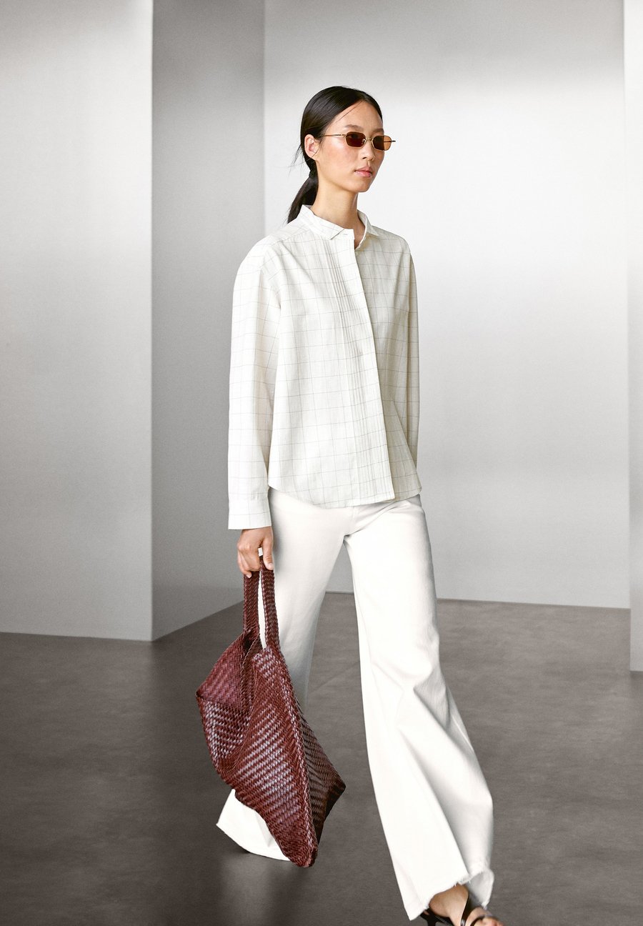 Блуза Massimo Dutti CHECK GARMENT WITH PINTUCKS, Beige
Блуза Massimo Dutti CHECK GARMENT WITH PINTUCKS, Beige