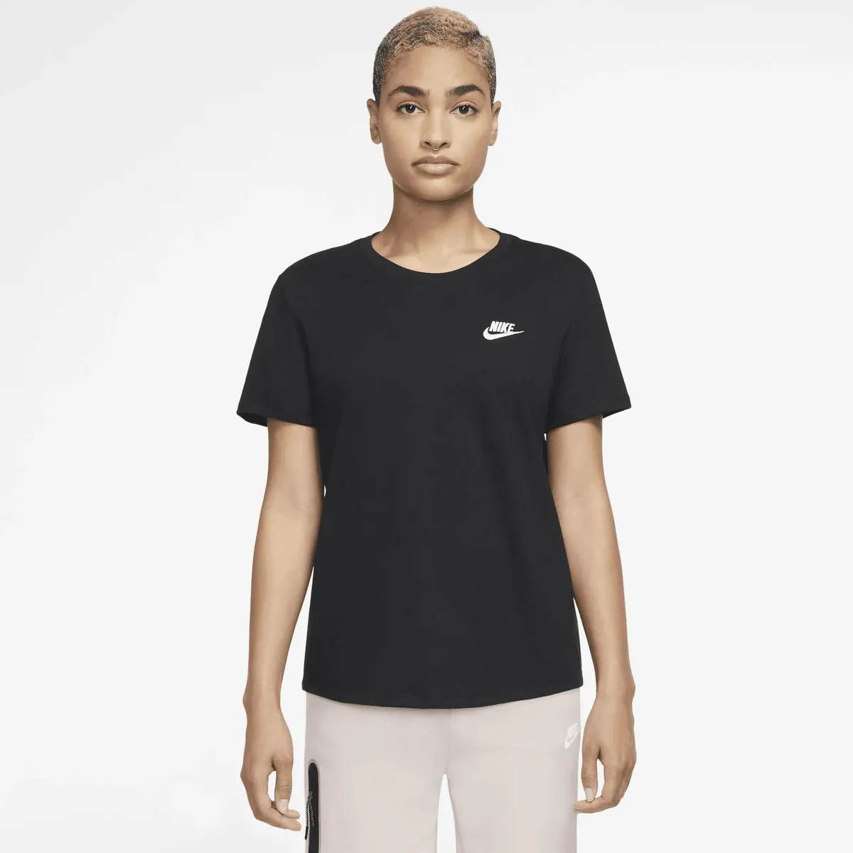 Футболка Nike Sportswear "ЖЕНСКАЯ ФУТБОЛКА CLUB ESSENTIALS", черный
Футболка Nike Sportswear "ЖЕНСКАЯ ФУТБОЛКА CLUB ESSENTIALS", черный