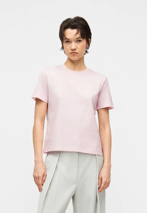 Классическая футболка с логотипом и базовым дизайном. Calvin Klein, Cradle Pink, Розовый, Классическая футболка с логотипом и базовым дизайном. Calvin Klein, Cradle Pink
Классическая футболка с логотипом и базовым дизайном. Calvin Klein, Cradle Pink, Розовый, Классическая футболка с логотипом и базовым дизайном. Calvin Klein, Cradle Pink