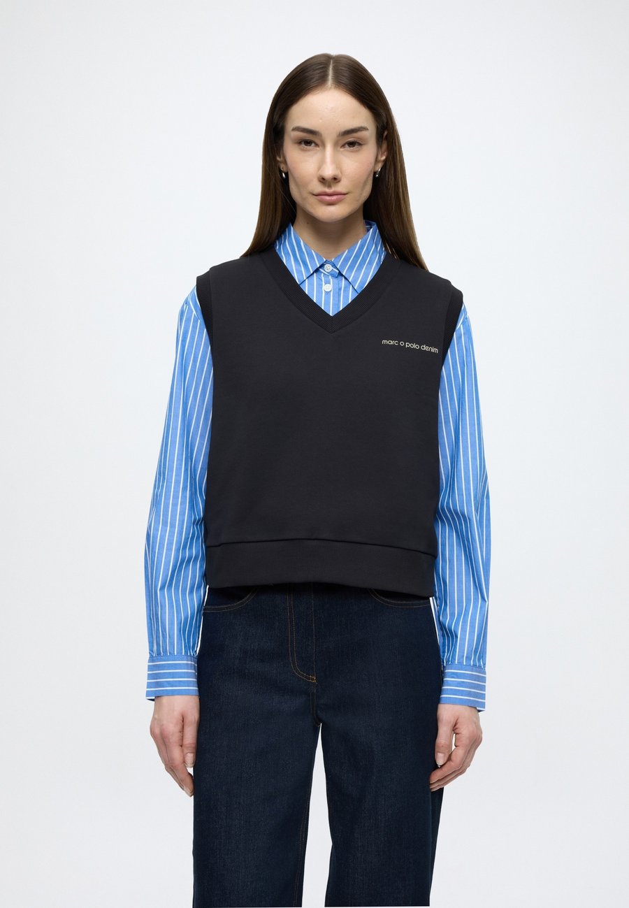 Футболка Marc O'Polo DENIM SWEAT PULLUNDER, V-NECK, CHEST ARTWORK, Blue Depths/Dark Blue, Синий, Футболка Marc O'Polo DENIM SWEAT PULLUNDER, V-NECK, CHEST ARTWORK, Blue Depths/Dark Blue
Футболка Marc O'Polo DENIM SWEAT PULLUNDER, V-NECK, CHEST ARTWORK, Blue Depths/Dark Blue, Синий, Футболка Marc O'Polo DENIM SWEAT PULLUNDER, V-NECK, CHEST ARTWORK, Blue Depths/Dark Blue