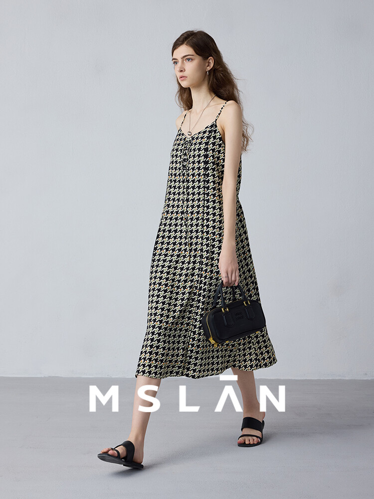 Платье MSlan 24 с принтом, черный
Платье MSlan 24 с принтом, черный