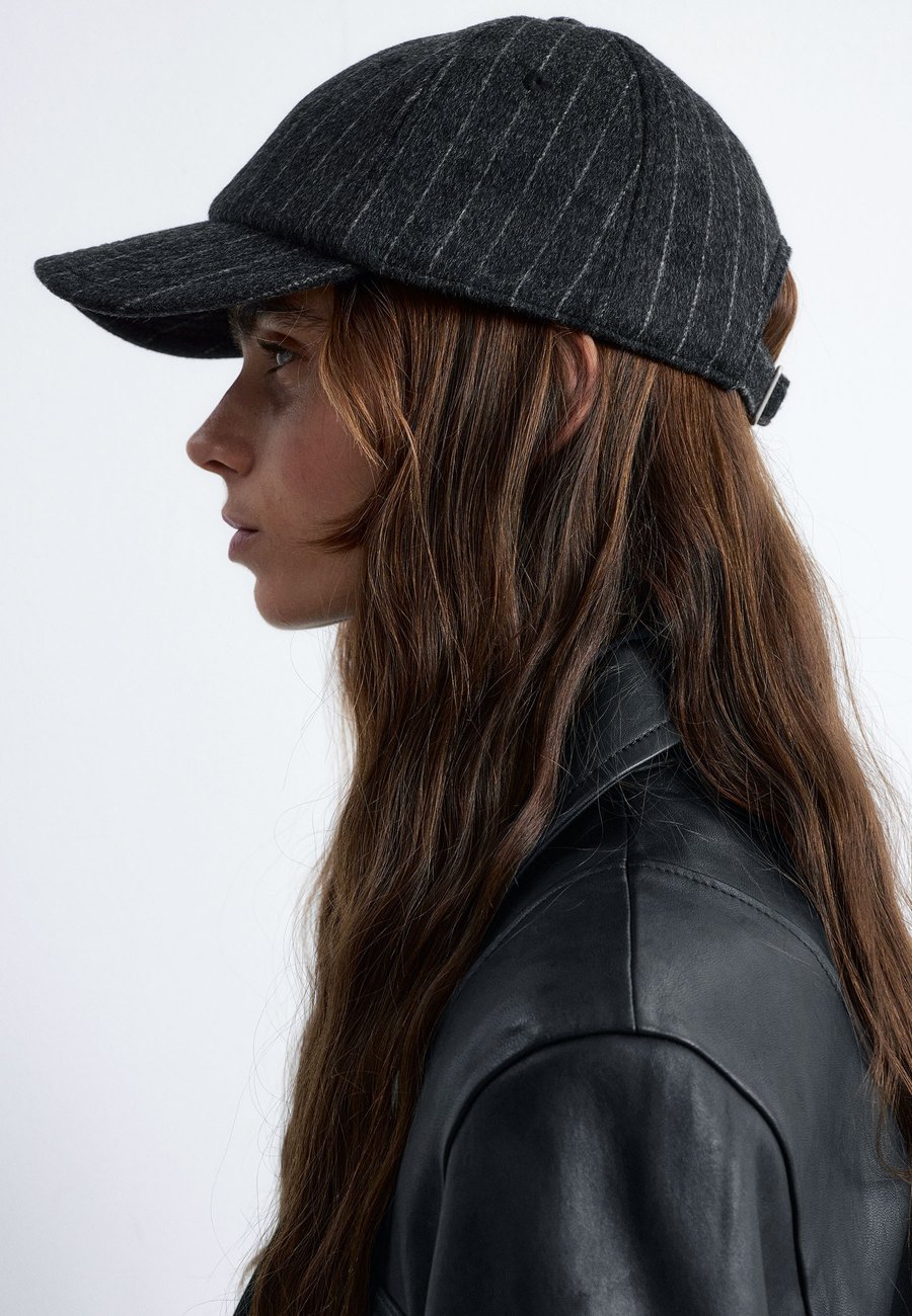 Бейсболка & other stories Cap, Dark Grey Melange White/Mottled Dark Grey
Бейсболка & other stories Cap, Dark Grey Melange White/Mottled Dark Grey