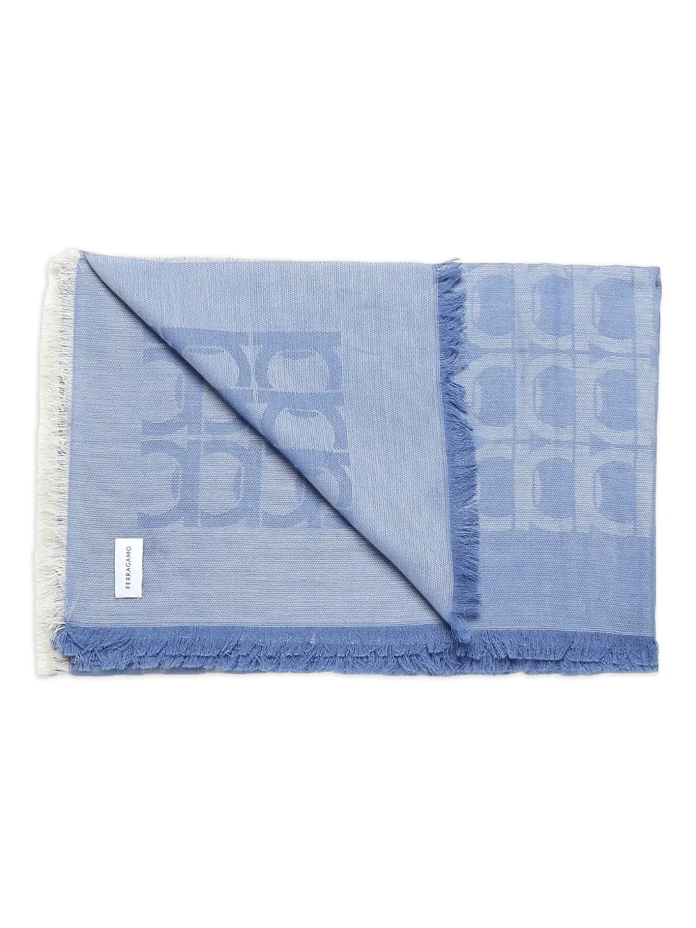 Шарф с бахромой и узором Gancini Ferragamo, синий
Шарф с бахромой и узором Gancini Ferragamo, синий