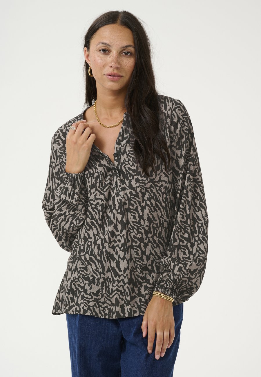 Блуза Kaffe Blouse, Black Elephant Graphic Lines/Mottled Light Brown
Блуза Kaffe Blouse, Black Elephant Graphic Lines/Mottled Light Brown