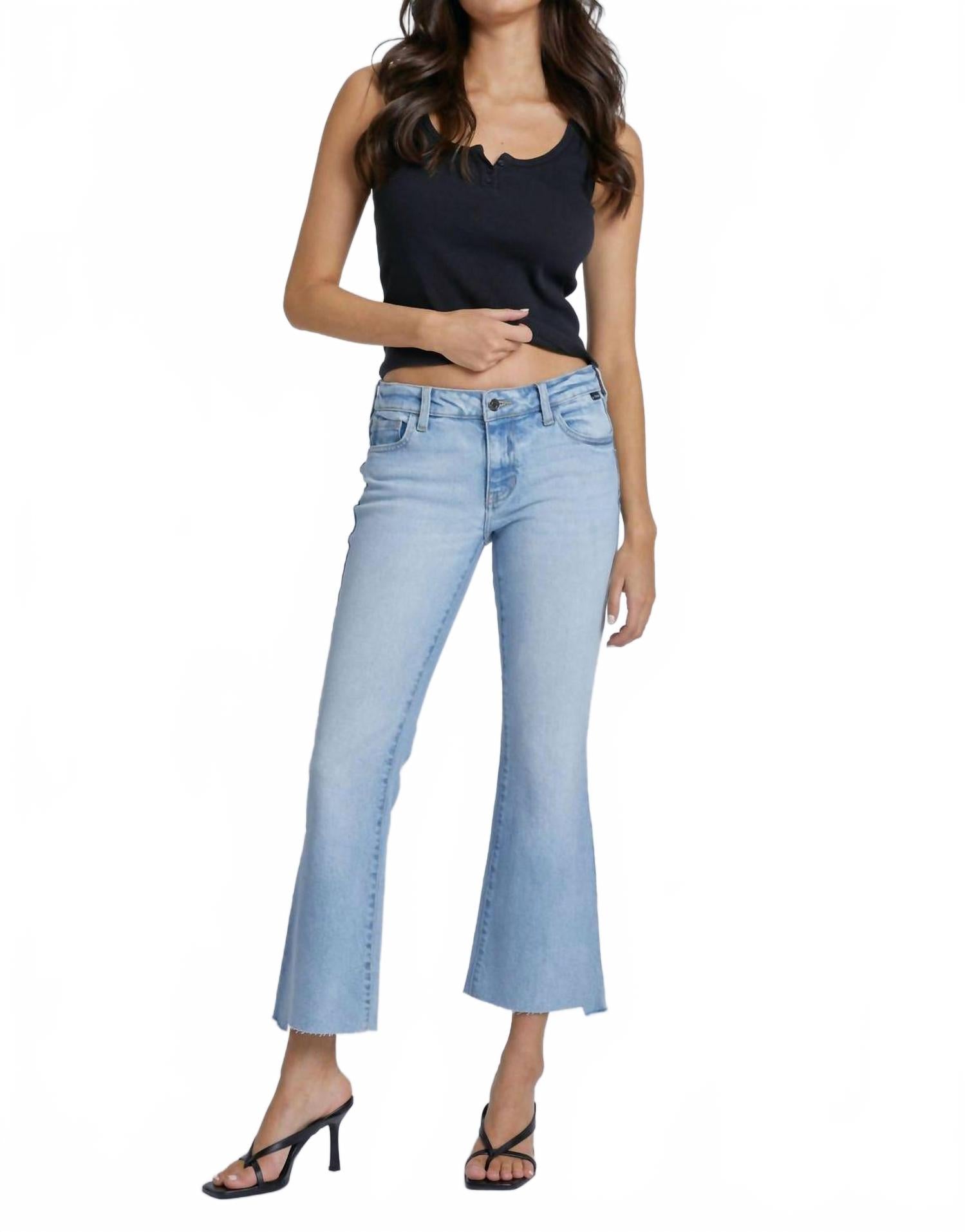 Зауженные джинсы-клеш миди с завышенной талией голубые CELLO
Зауженные джинсы-клеш миди с завышенной талией голубые CELLO