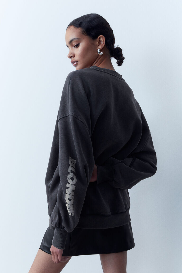 Толстовка оверсайз с принтом H&M, черный
Толстовка оверсайз с принтом H&M, черный