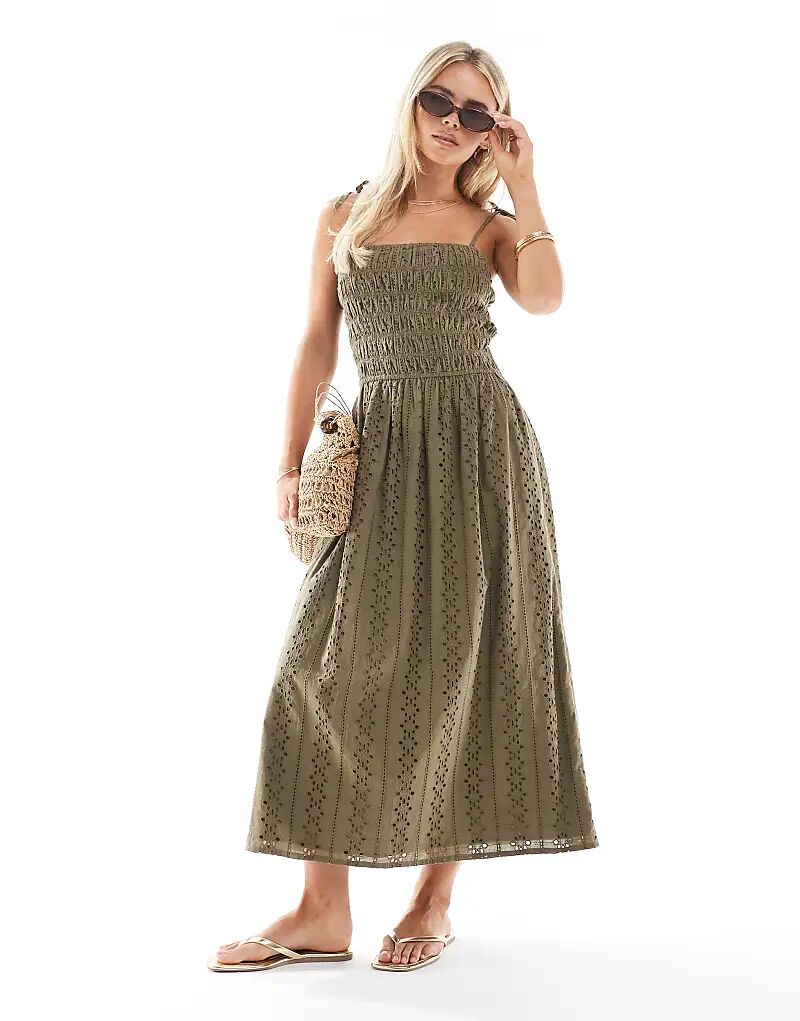 Платье макси Miss Selfridge Petite с бретельками и вышивкой цвета хаки
Платье макси Miss Selfridge Petite с бретельками и вышивкой цвета хаки