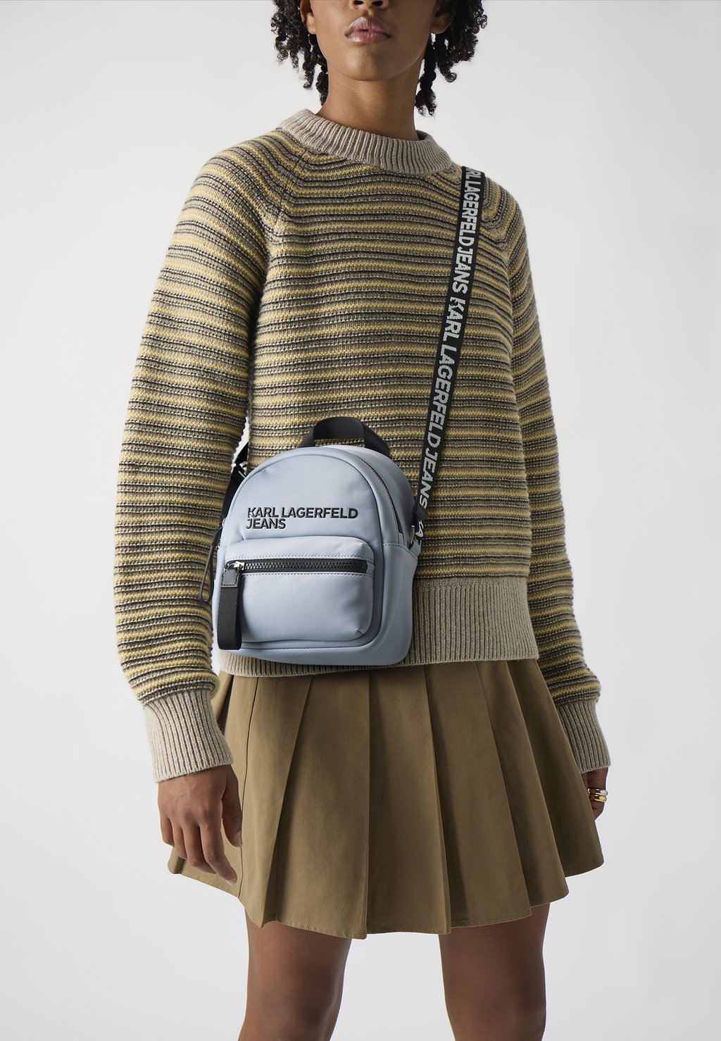 Сумка ESSENTIAL Karl Lagerfeld Jeans, светло-голубой
Сумка ESSENTIAL Karl Lagerfeld Jeans, светло-голубой