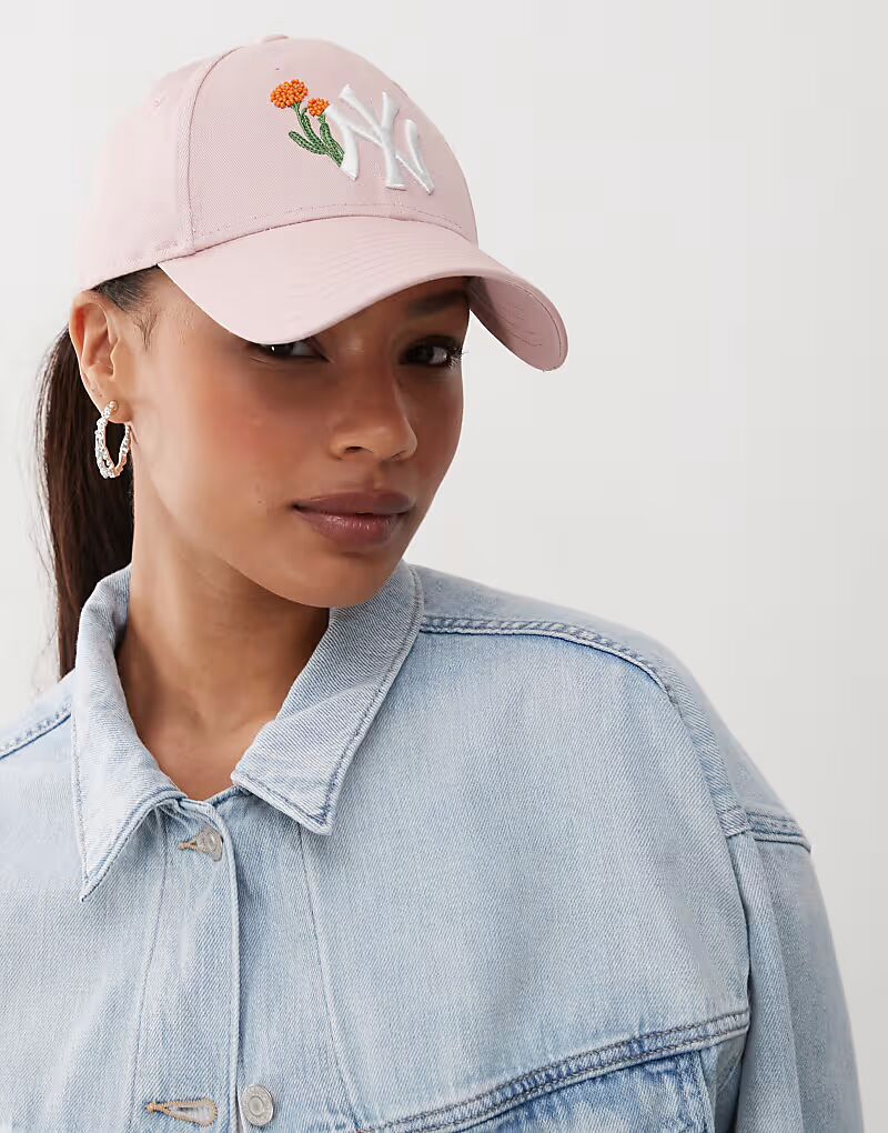 Кепка New Era NY Yankees 9forty с вышитым бисером цветочным узором светло-розового цвета
Кепка New Era NY Yankees 9forty с вышитым бисером цветочным узором светло-розового цвета