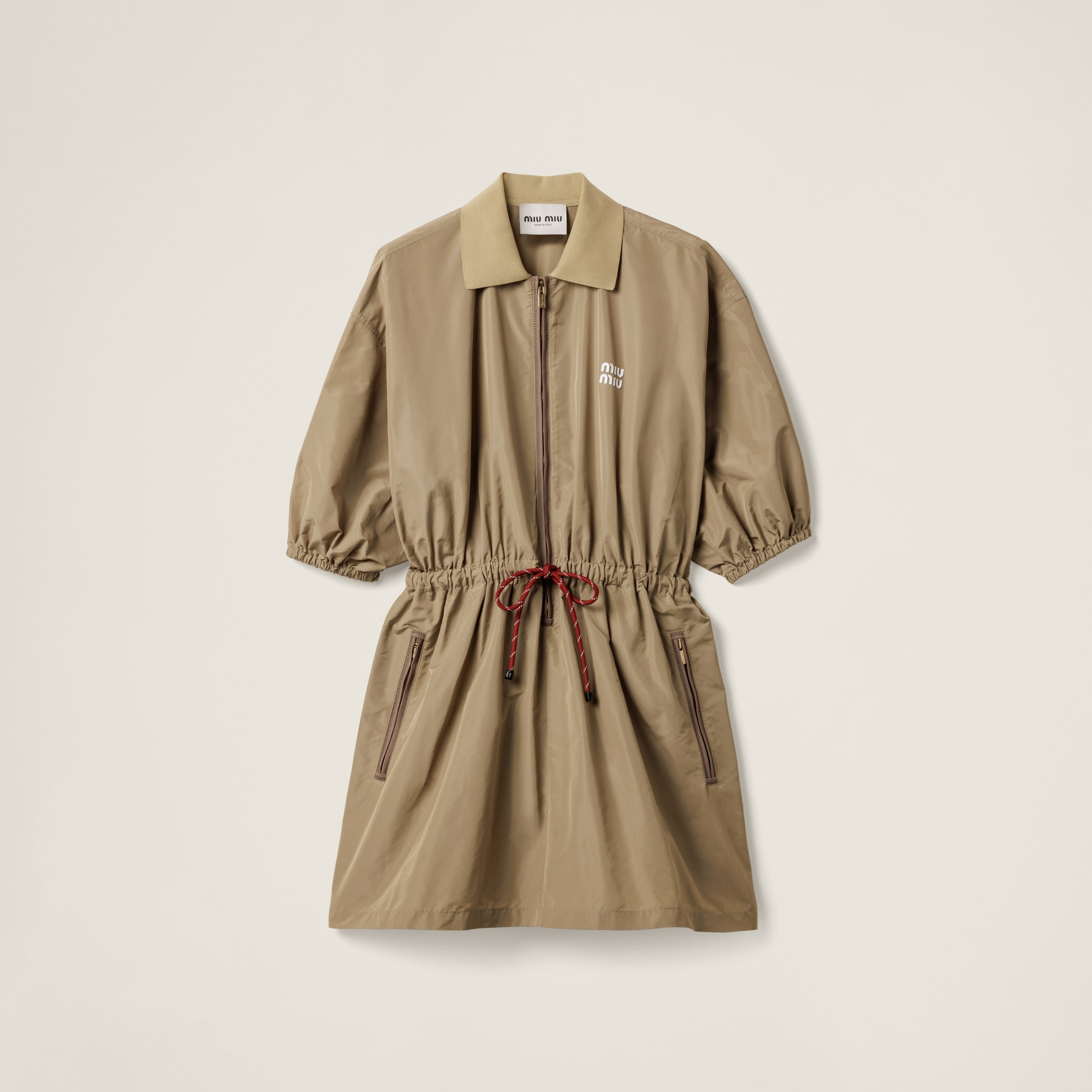 Платье из технической ткани MIU MIU, глиняно-серый
Платье из технической ткани MIU MIU, глиняно-серый