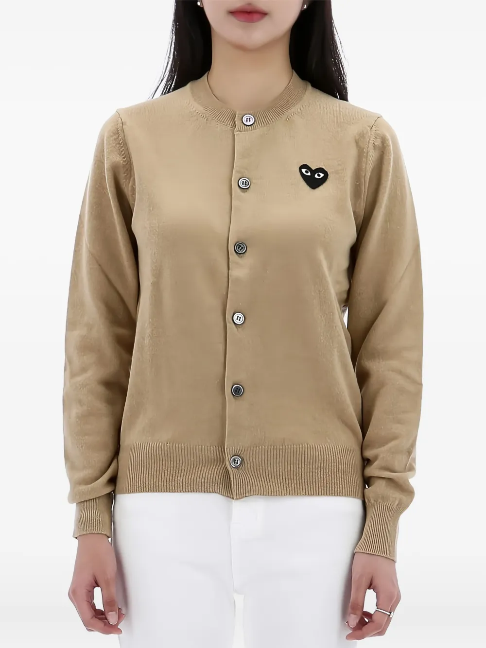 Кардиган из шерсти с аппликацией в виде сердца Comme Des Garçons Play, бежевый
Кардиган из шерсти с аппликацией в виде сердца Comme Des Garçons Play, бежевый