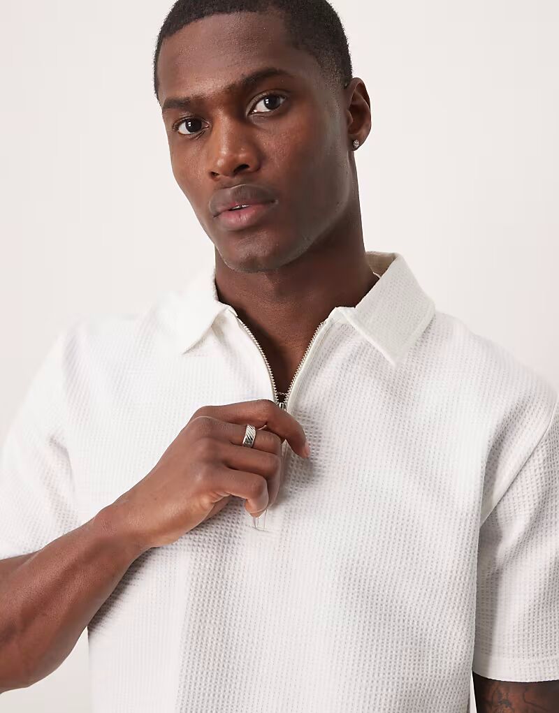 Поло Selected Homme из кремовой ткани сирсакер с застежкой-молнией на половину длины
Поло Selected Homme из кремовой ткани сирсакер с застежкой-молнией на половину длины