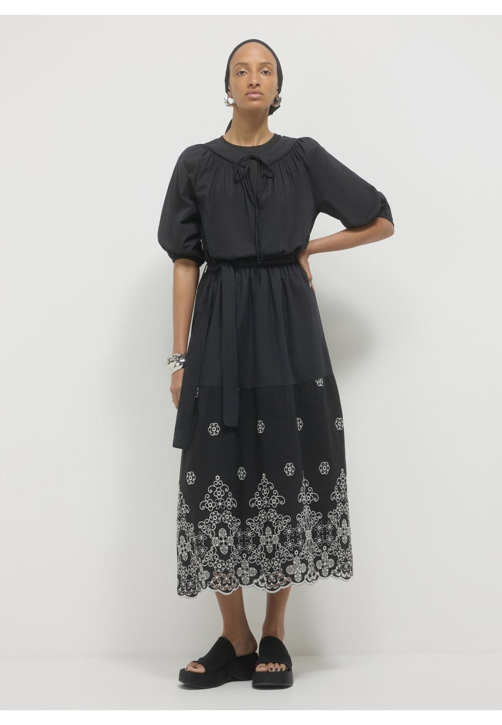 Повседневное платье Calliope, черный
Повседневное платье Calliope, черный