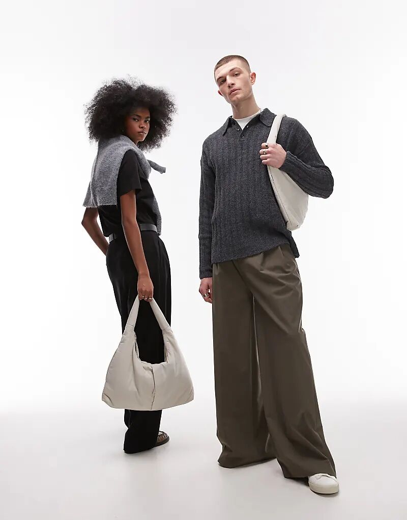 Большая нейлоновая сумка через плечо Olend Nico песочного цвета
Большая нейлоновая сумка через плечо Olend Nico песочного цвета