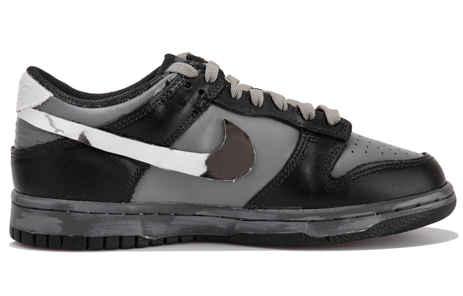 Кроссовки Nike Dunk Skateboarding Shoes Women's Low-top Black/grey, черный/серый
Кроссовки Nike Dunk Skateboarding Shoes Women's Low-top Black/grey, черный/серый