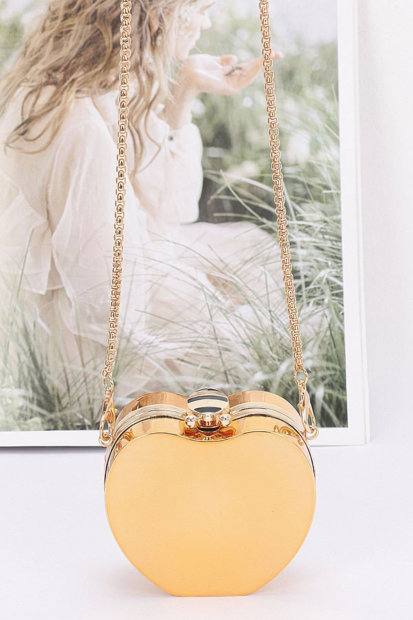 Металлический мини-клатч FASHNZFAB, золотой
Металлический мини-клатч FASHNZFAB, золотой