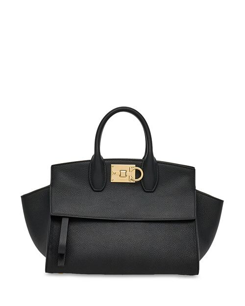 Маленькая кожаная сумка Studio из мягкой кожи с ручкой сверху Ferragamo, цвет Black, Черный, Маленькая кожаная сумка Studio из мягкой кожи с ручкой сверху Ferragamo, цвет Black
Маленькая кожаная сумка Studio из мягкой кожи с ручкой сверху Ferragamo, цвет Black, Черный, Маленькая кожаная сумка Studio из мягкой кожи с ручкой сверху Ferragamo, цвет Black