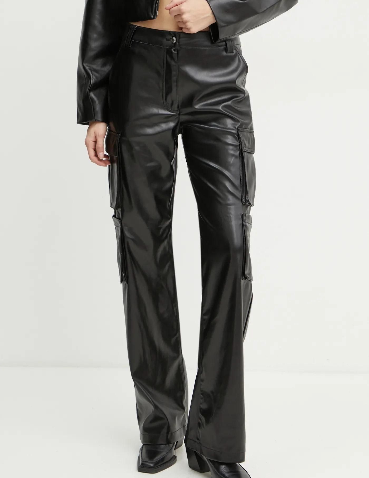 КОРИ брюки Guess, черный
КОРИ брюки Guess, черный