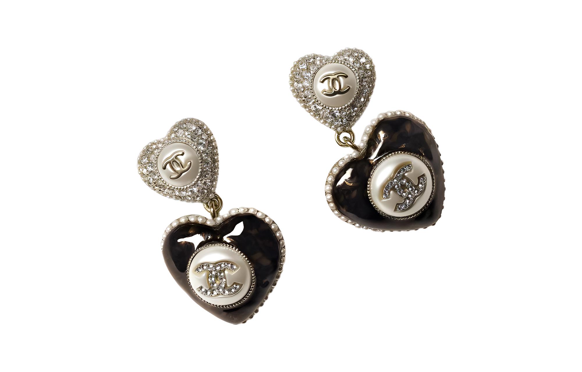 CHANEL Сережки с жемчужными стразами женские черные
CHANEL Сережки с жемчужными стразами женские черные