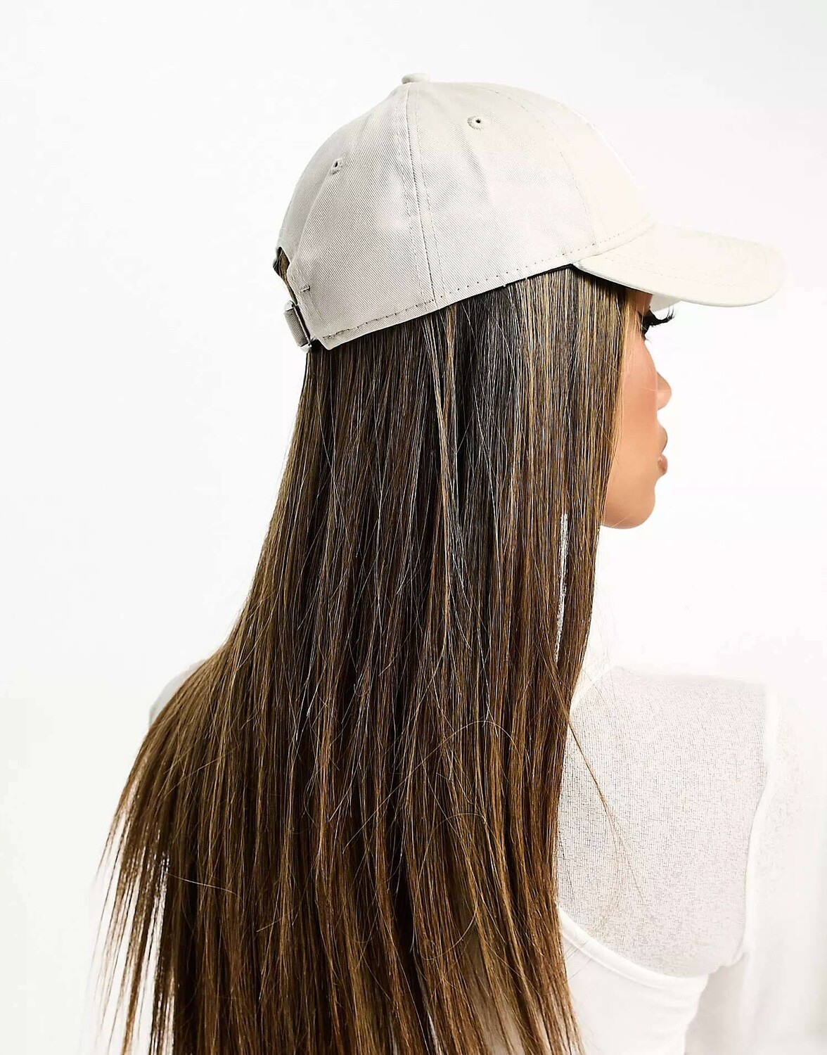 Бежевая кепка New Era 9Forty NY
Бежевая кепка New Era 9Forty NY