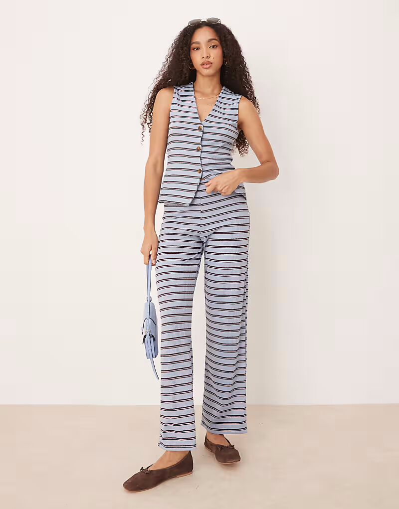 Широкие брюки в коричнево-синую полоску Asos Design
Широкие брюки в коричнево-синую полоску Asos Design