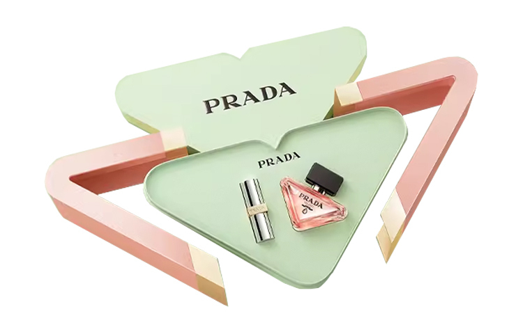Набор парфюма eau de parfum edp 2 штуки в коробке с помадой PRADA
Набор парфюма eau de parfum edp 2 штуки в коробке с помадой PRADA