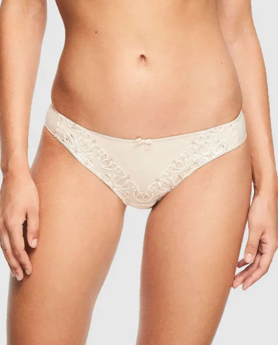 Классические эволюционные трусики Champs Elysees с вышивкой Chantelle, цвет Nude
Классические эволюционные трусики Champs Elysees с вышивкой Chantelle, цвет Nude