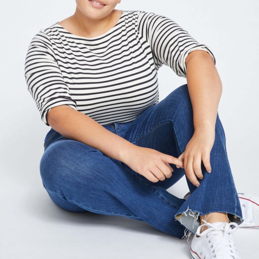 Женские джинсы с высокой посадкой и расклешенными штанинами Universal Standard, Stonewash indigo
Женские джинсы с высокой посадкой и расклешенными штанинами Universal Standard, Stonewash indigo