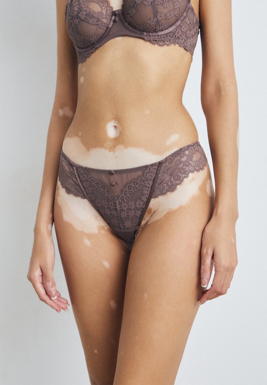 Трусы Hunkemöller DAISY, Brown/Light Brown
Трусы Hunkemöller DAISY, Brown/Light Brown