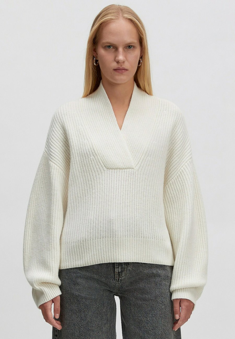 Джемпер EDITED SAMIA, Creme/Beige
Джемпер EDITED SAMIA, Creme/Beige