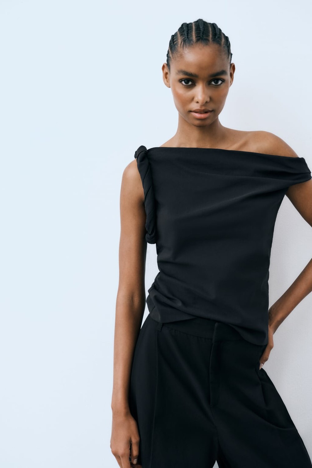 Асимметричный топ ZARA, черный
Асимметричный топ ZARA, черный