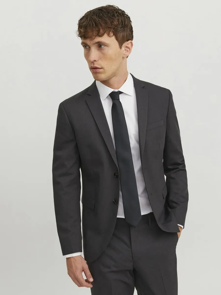 Галстук Jack & Jones "JACSOLID TIE NOOS", черный 
Галстук Jack & Jones "JACSOLID TIE NOOS", черный
