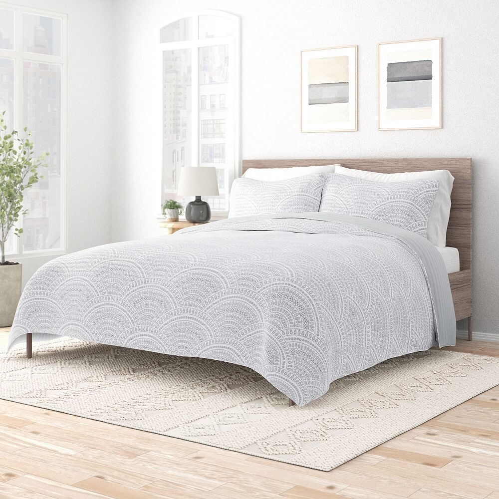 Двусторонний комплект одеял Urban Loft из 3 предметов для кроватей размера «king-size» и «queen-size», цвет Scalloped Light Gray
Двусторонний комплект одеял Urban Loft из 3 предметов для кроватей размера «king-size» и «queen-size», цвет Scalloped Light Gray