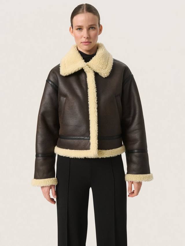 Авиаторская куртка из искусственной кожи elora Soaked In Luxury, коричневый
Авиаторская куртка из искусственной кожи elora Soaked In Luxury, коричневый